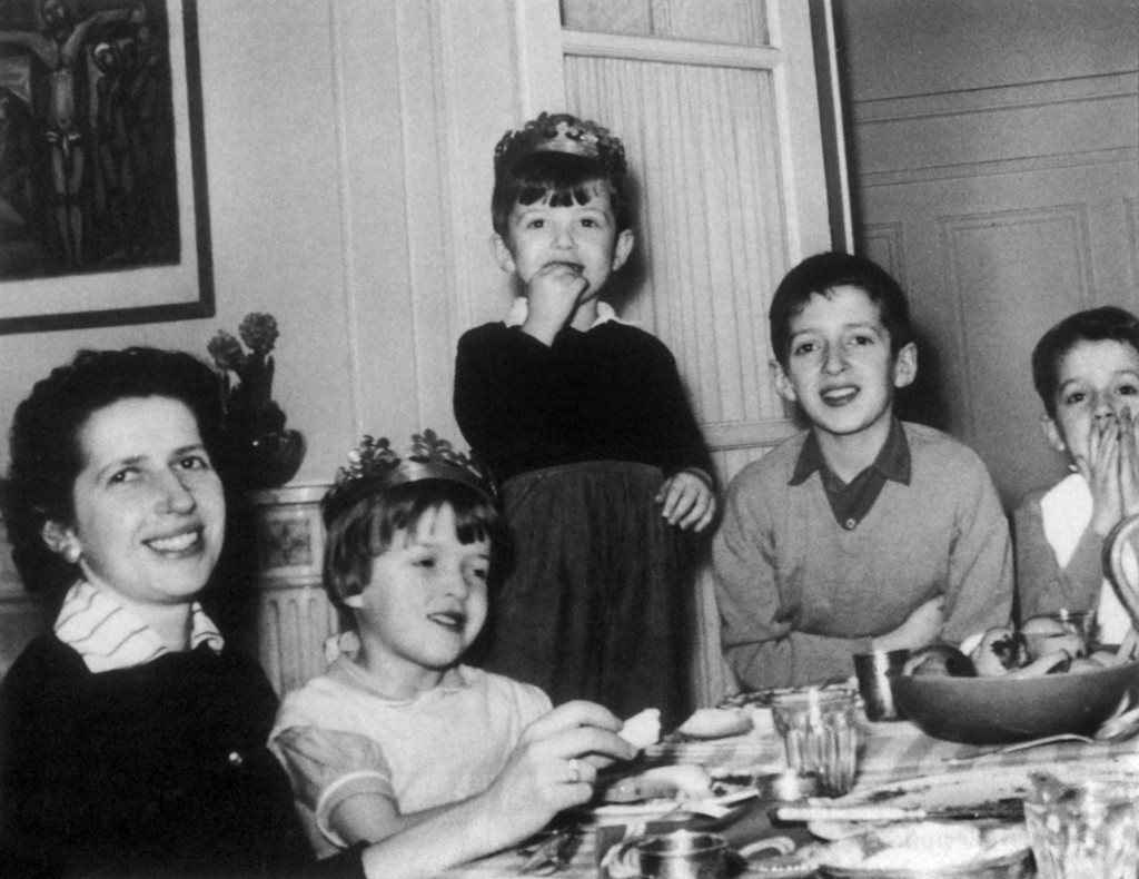 Geneviève and her four children in 1958